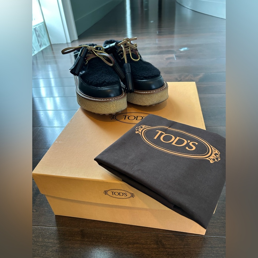 Tod’s Leather and Shearling Platform Loafer - Picture 11 of 11